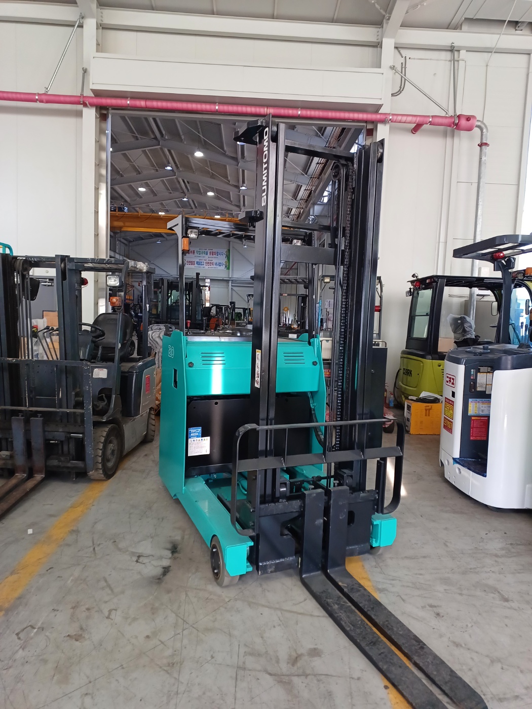 스미토모 2톤 전동 입식 지게차 2017년식 2단마스트 4M 신품배터리 장착 장비