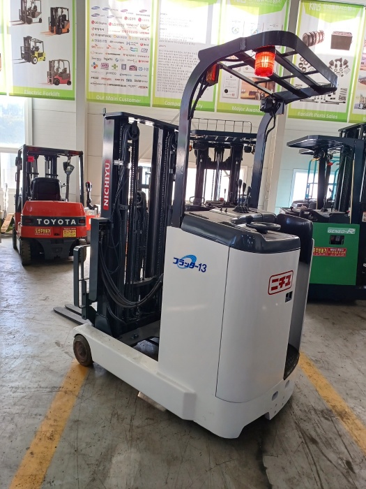 니찌유 1.3톤 전동 입식 지게차 FBRM13 75S 3단마스트 4.3M 외장형충전타입 2021년배터리