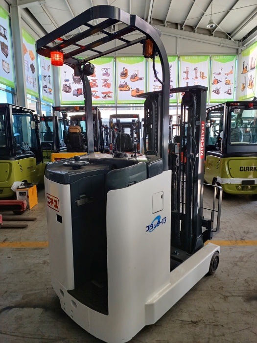 니찌유 1.3톤 전동 입식 지게차 FBRM13 75S 3단마스트 4.3M 외장형충전타입 2021년배터리