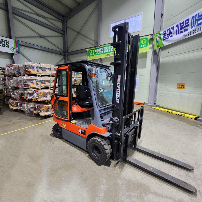 도요타 2.5톤 전동 지게차 7FBL-25 2단4M S/S+자(양) 캐빈 좌식 2016년 12월