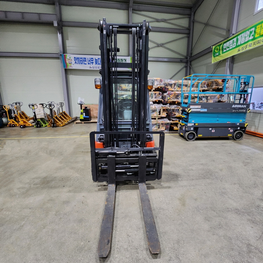 도요타 2.5톤 전동 지게차 7FBL-25 2단4M S/S+자(양) 캐빈 좌식 2016년 12월