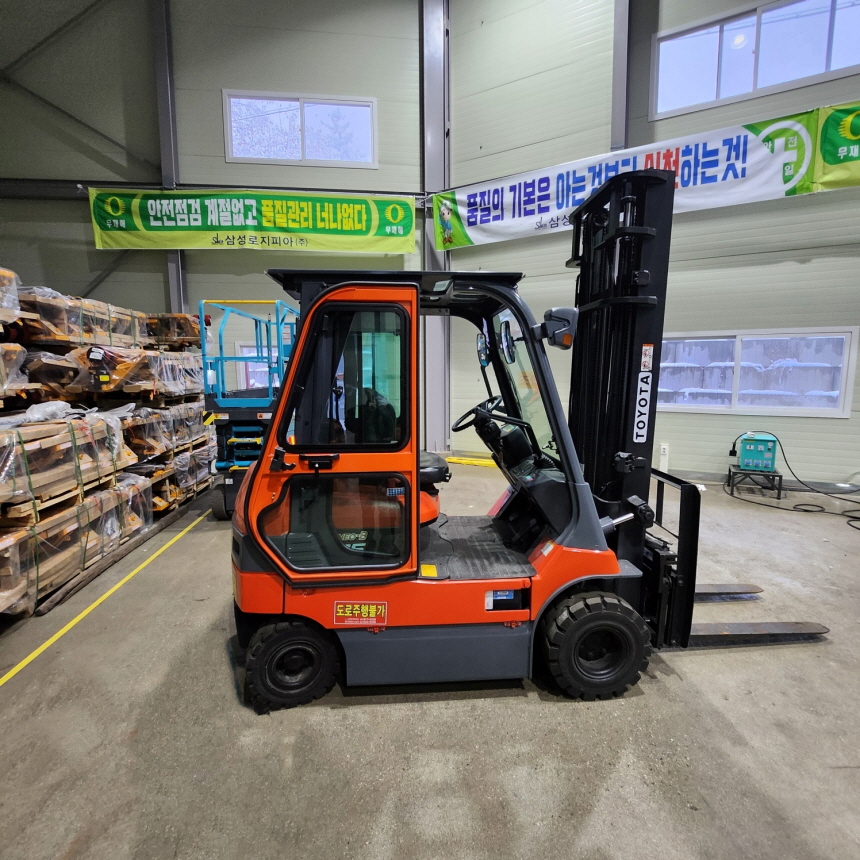 도요타 2.5톤 전동 지게차 7FBL-25 2단4M S/S+자(양) 캐빈 좌식 2016년 12월