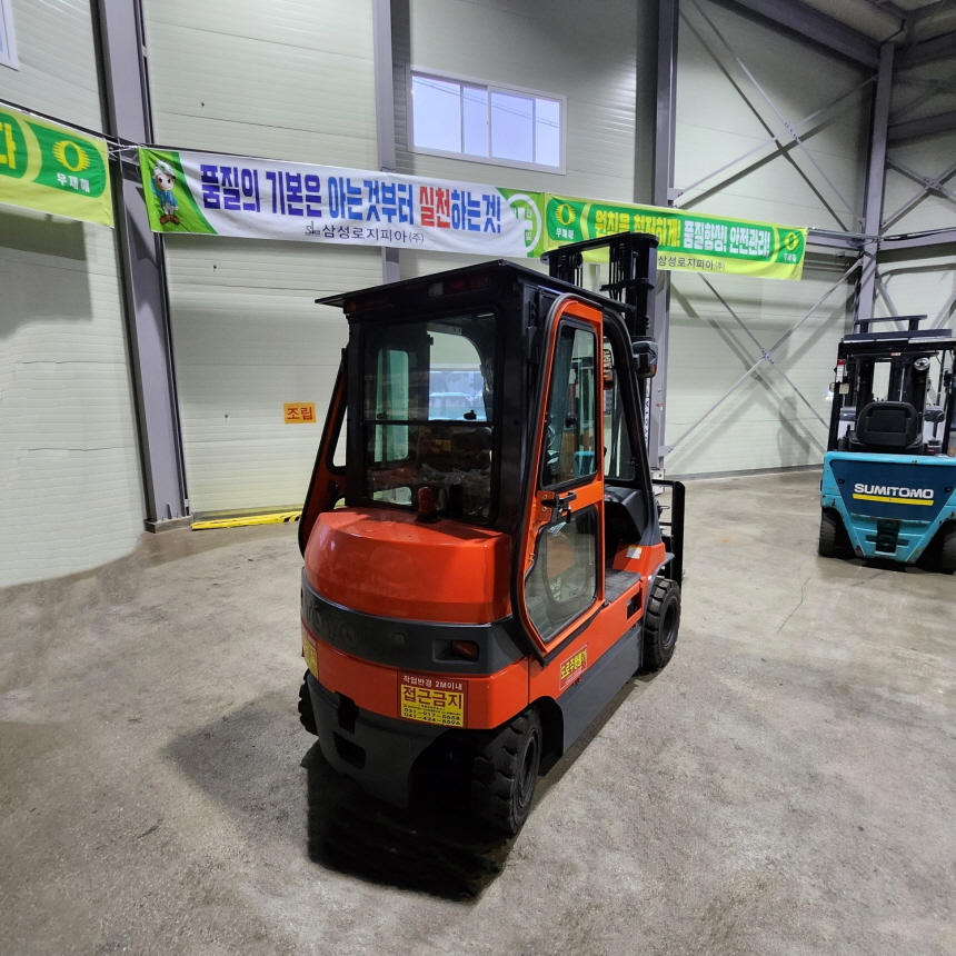 도요타 2.5톤 전동 지게차 7FBL-25 2단4M S/S+자(양) 캐빈 좌식 2016년 12월
