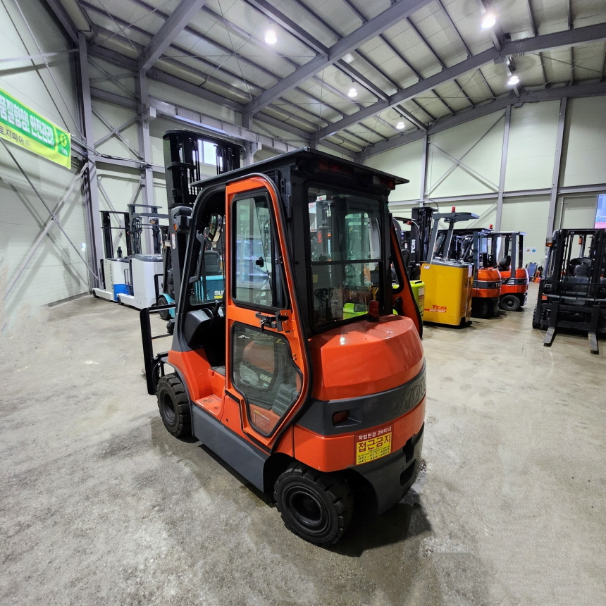 도요타 2.5톤 전동 지게차 7FBL-25 2단4M S/S+자(양) 캐빈 좌식 2016년 12월