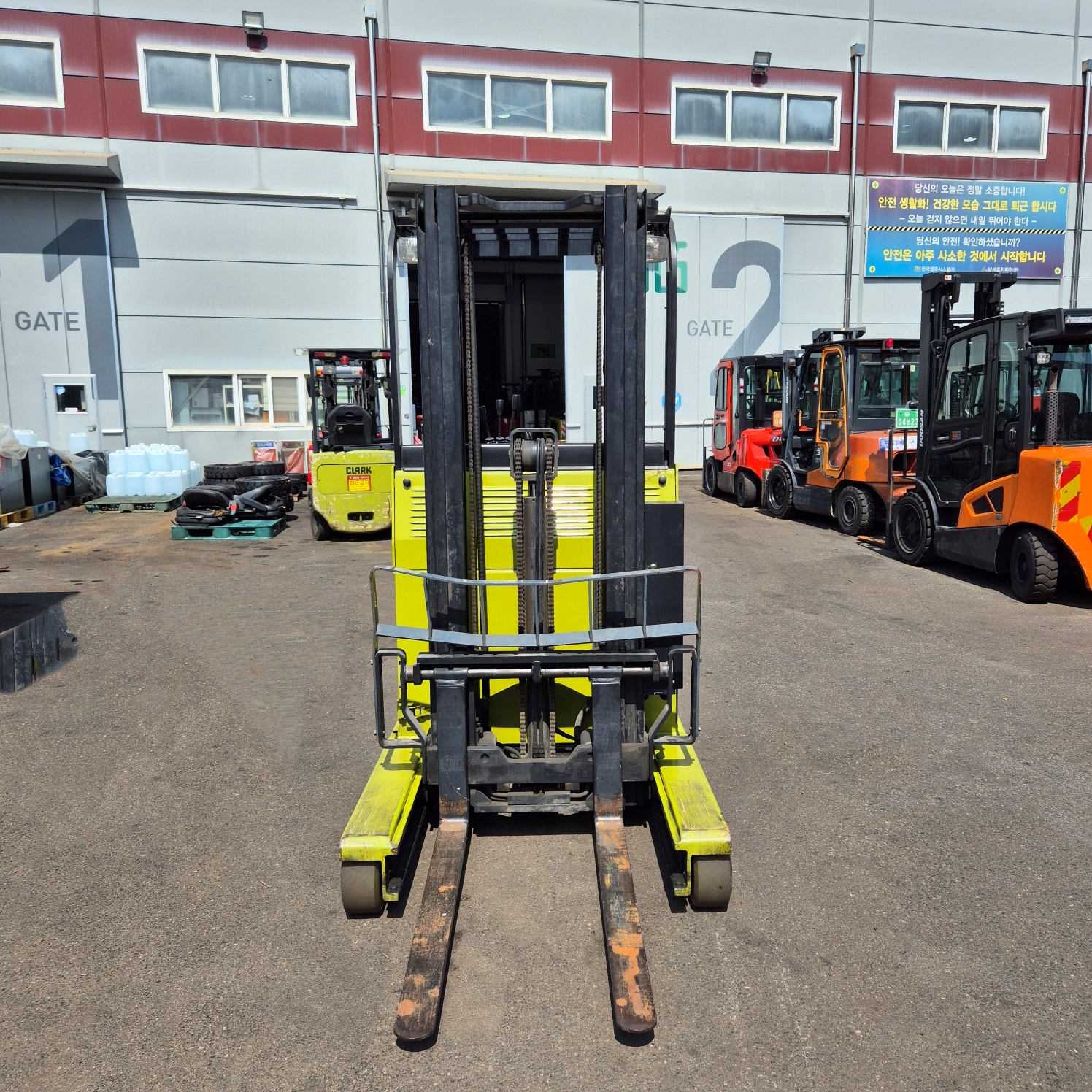 클라크 1.5톤 전동 입식 지게차