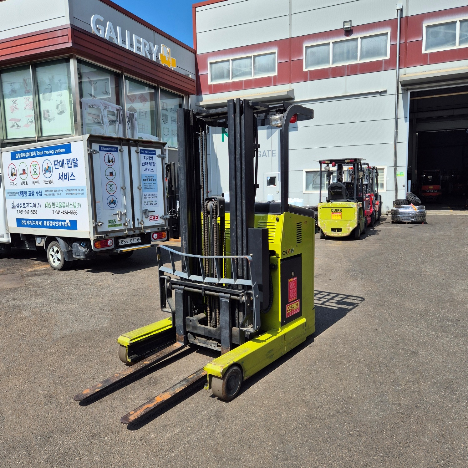 클라크 1.5톤 전동 입식 지게차