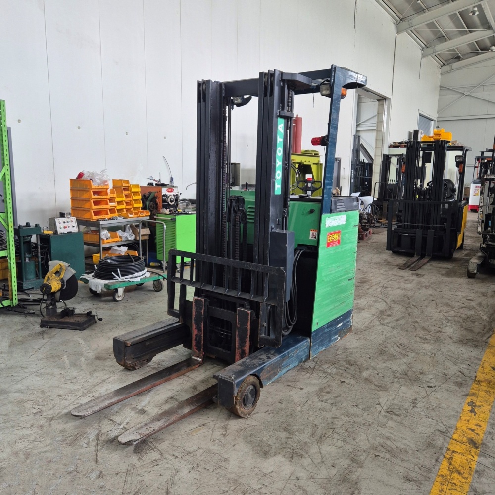 도요타 2톤 전동 입식 지게차 3단 4.7M